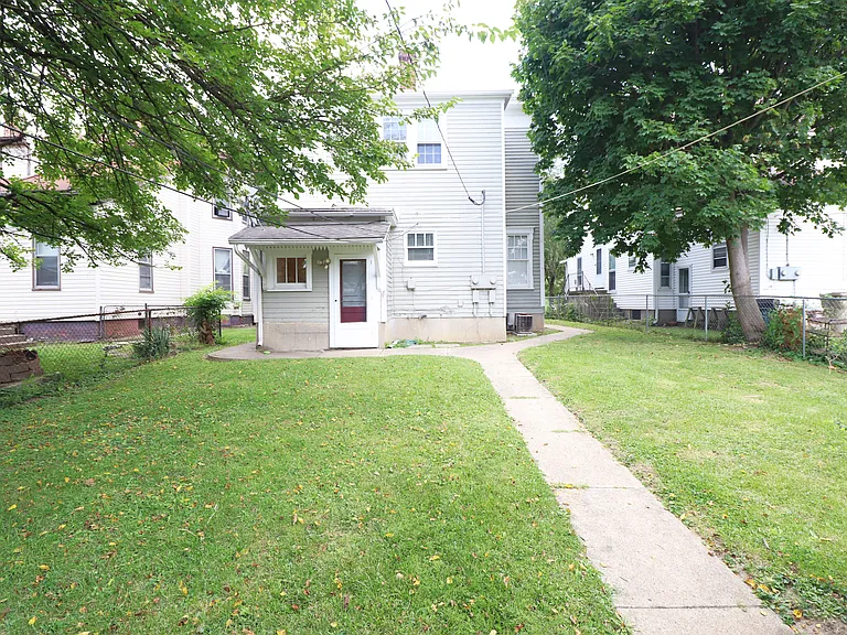 Nice Reeveston Duplex — Photo 4