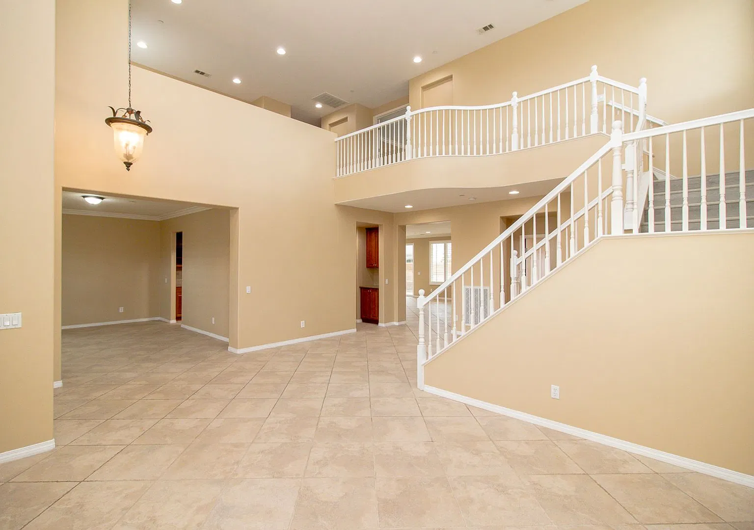 Spacious Luxury Living Awaits in This Stunning 5-Bedroom Riverside Estate — Photo 4