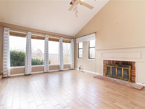 3rd image of 792 N Cliffside Dr