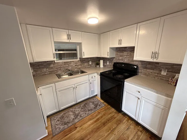 6430 W Grant St — Photo 4