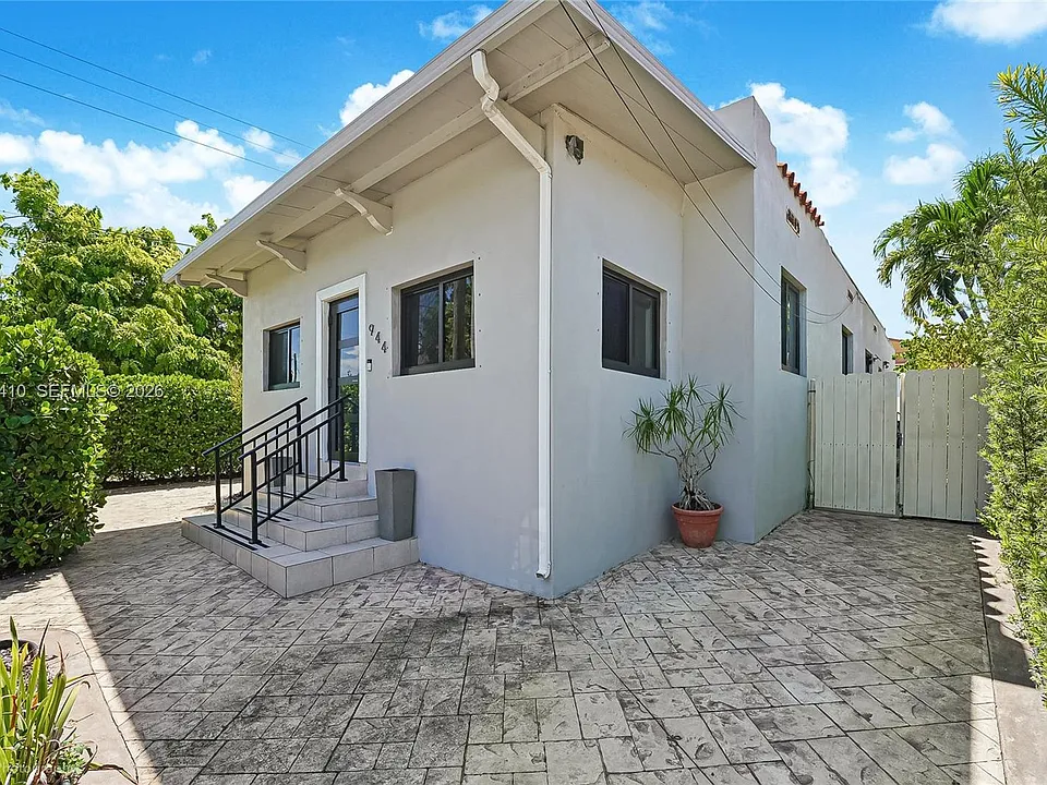 944 SW 10th Ave