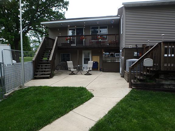 5th image of 990 Oakridge Dr
