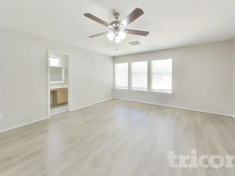 12402 Grossmount Dr — Photo 7