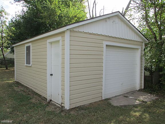 140 S. Edwards, Garage