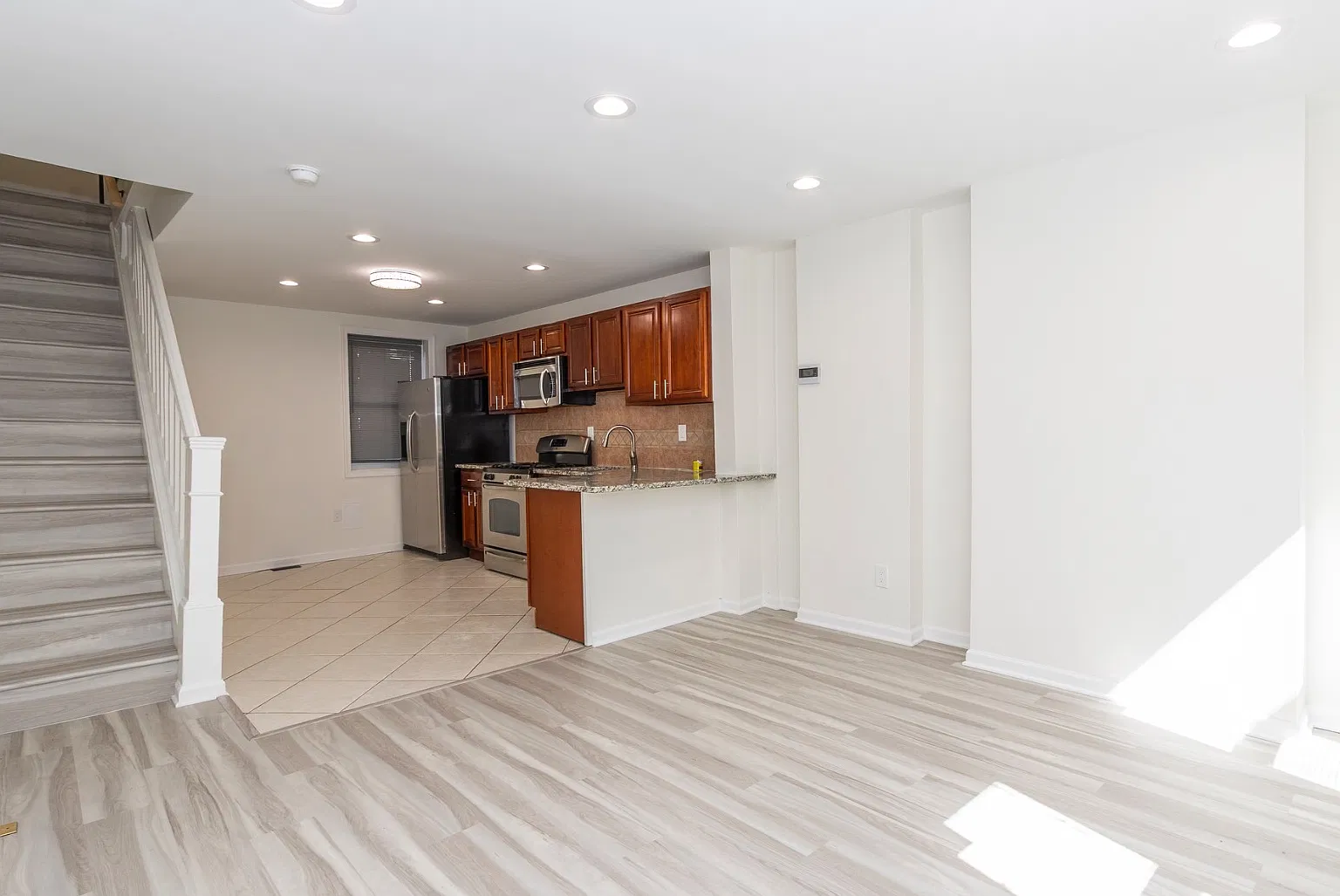 2711 Oakford St — Photo 3