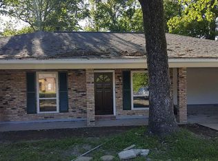 915 Hatchell Ln, Denham Springs, LA 70726