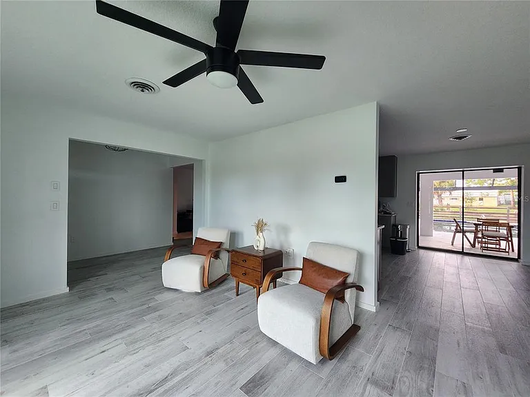 900 Crestwood Rd — Photo 20