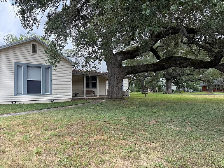 231 E Live Oak St #A — Photo 1