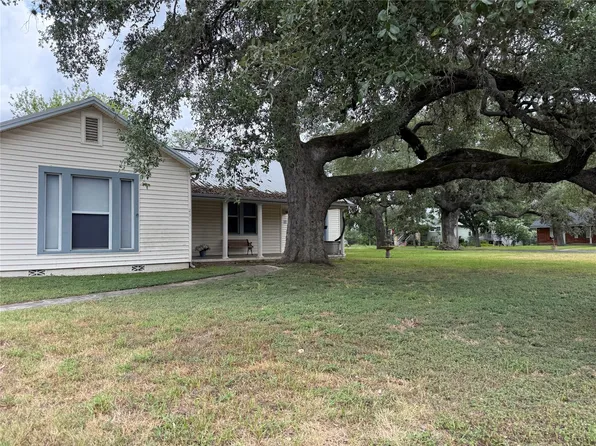231 E Live Oak St #A, La Grange, TX 78945