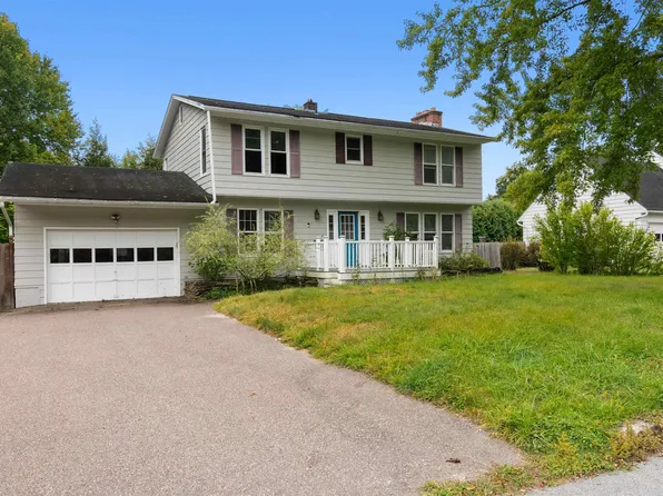 12 Woodland Place, South Burlington, VT 05403