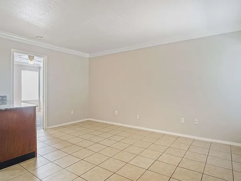 Meridian Place Apartments — Photo 14