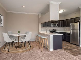 Glenmuir of Naperville Apartments, Naperville, IL 60564