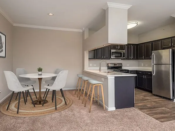 Glenmuir of Naperville Apartments