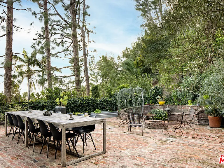 2419 Banyan Dr — Photo 14