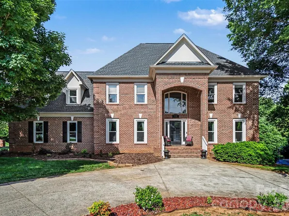 232 40th Avenue Dr NW, Hickory, NC 28601