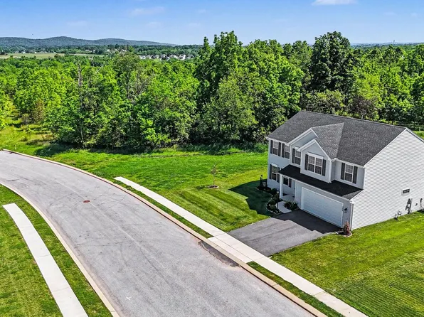 3660 Pebble Run Dr, Dover, PA 17315