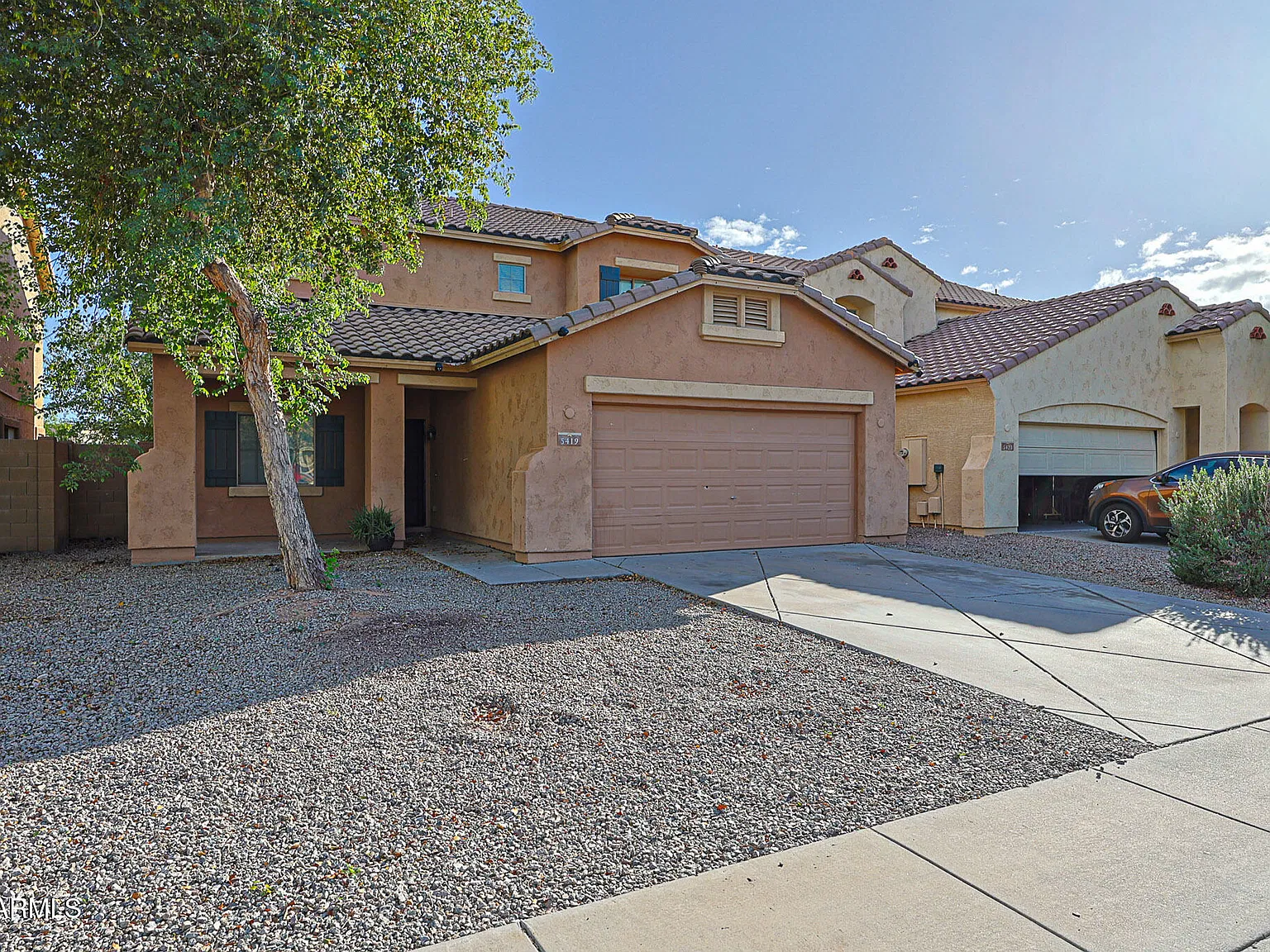 4 bed, 2.5 bath, 2368 sqft, $2,050 — Photo 2