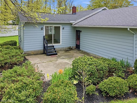 3rd image of 950 Southwood Dr