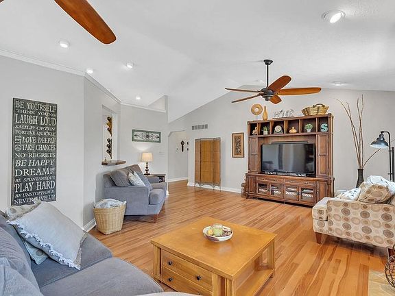 4th image of 4402 Stone Creek Dr