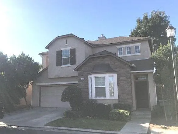 676 W Lisbon Ln photo 1
