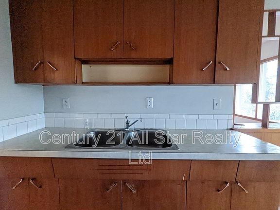 3rd image of 10729 108th St NW Room 101-1