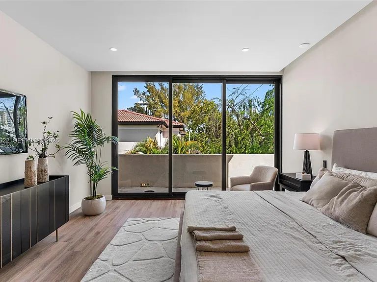 3601 SW 23rd Ter — Photo 10