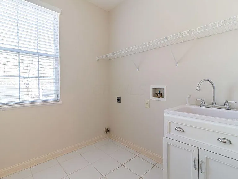 7518 Acela St — Photo 5