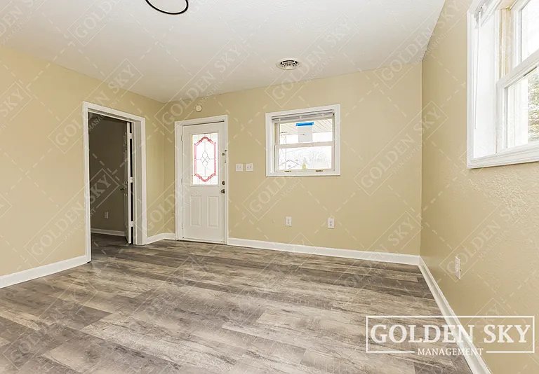 2109 S Hoyt Ave — Photo 9