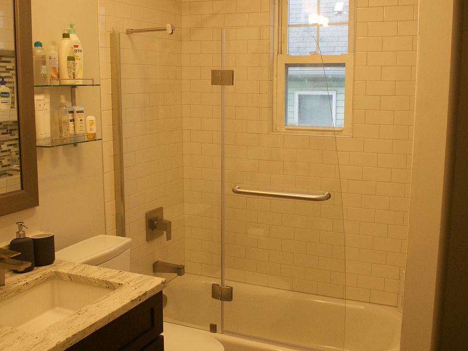 2nd image of 218 Hancock St