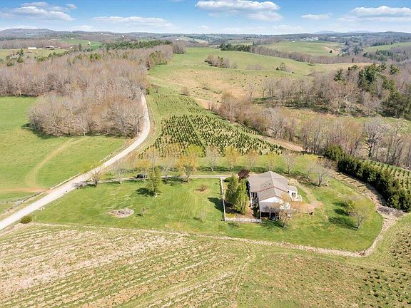 3rd image of 385 Sunny Ridge Rd NE