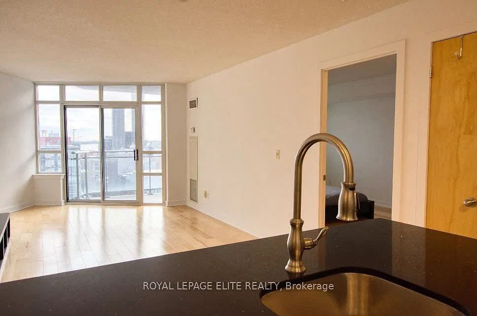 255 Richmond St E — Photo 2