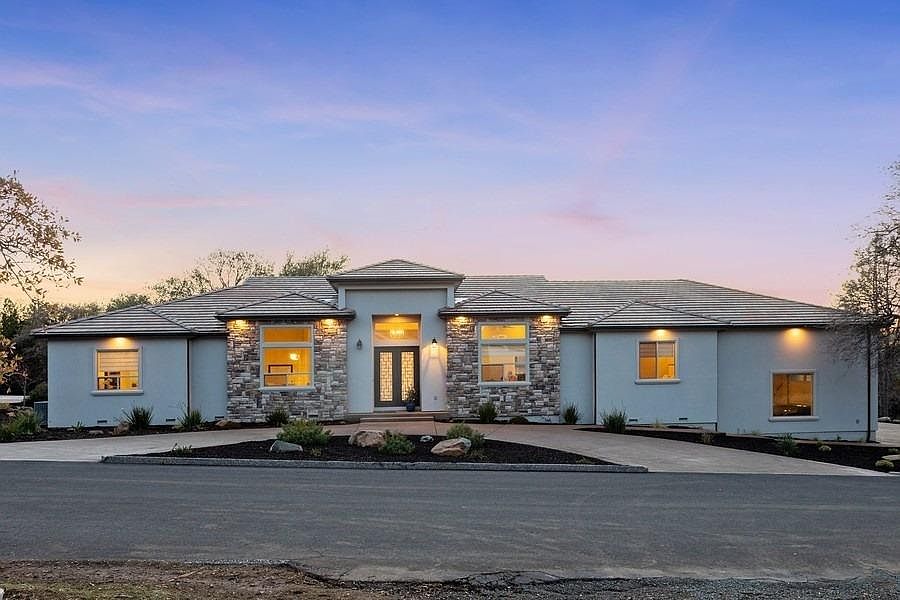 1st image of 9816 Spyglass Cir