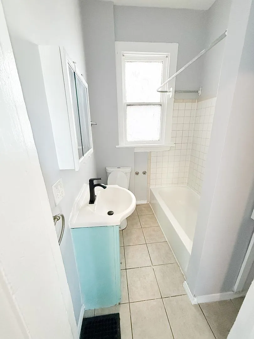 Updated 3 Bed South City Gem Near Parks, Dining, & Shopping! — Photo 4