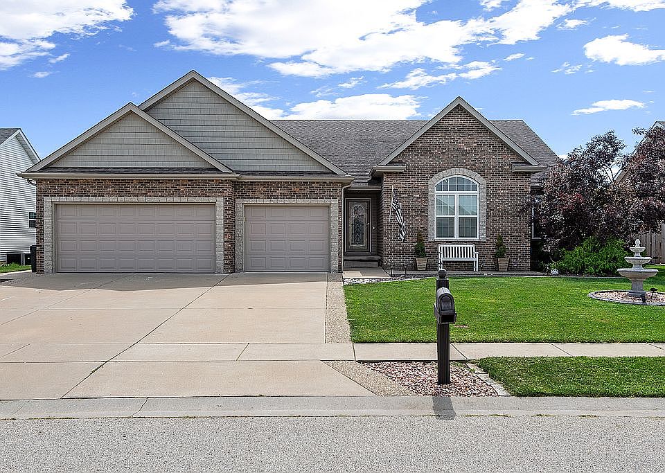 1st image of 250 Green Meadow Dr