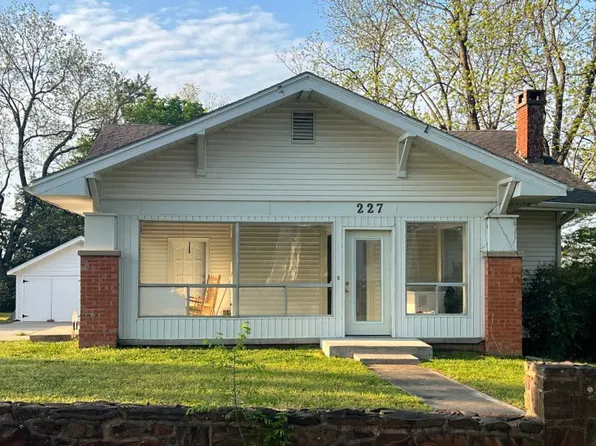 227 E 26th St, Ada, OK 74820