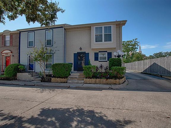 3rd image of 18100 Heritage Ln #18100