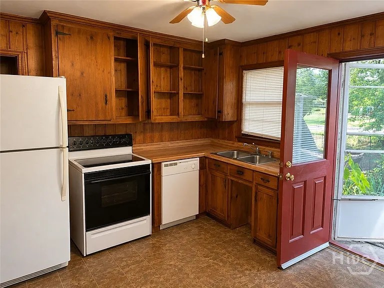 569 Whitehead Rd — Photo 2