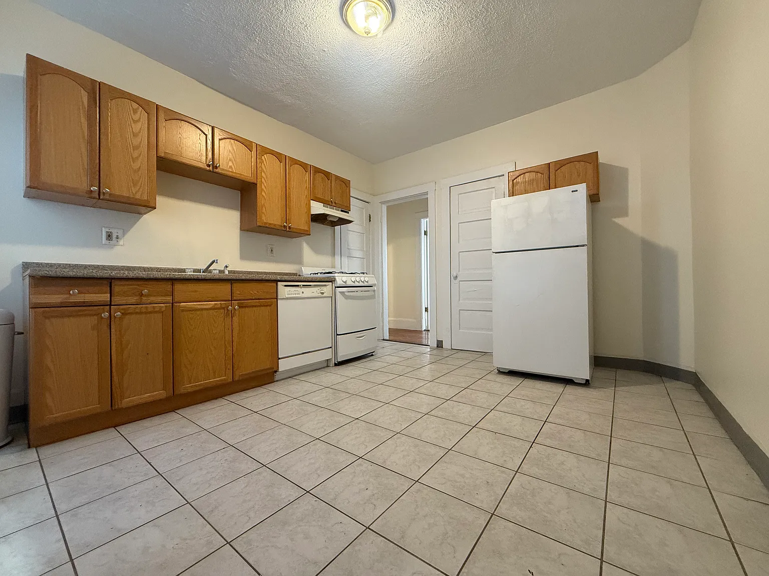 1 bed, $2,600 — Photo 4