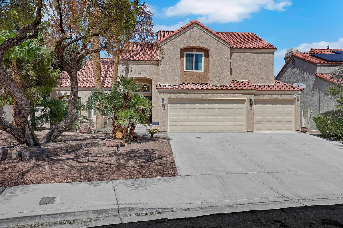 3 bed, 2.5 bath, 2231 sqft, $2,600 — Photo 2