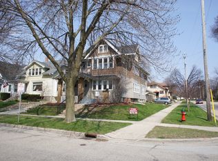 2102 N 62nd St, Wauwatosa, WI 53213
