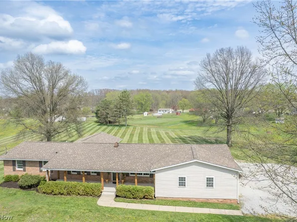 6459 Smith Kramer St NE, Hartville, OH 44632