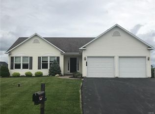 2005 Whisper Ridge Dr, Chittenango, NY 13037