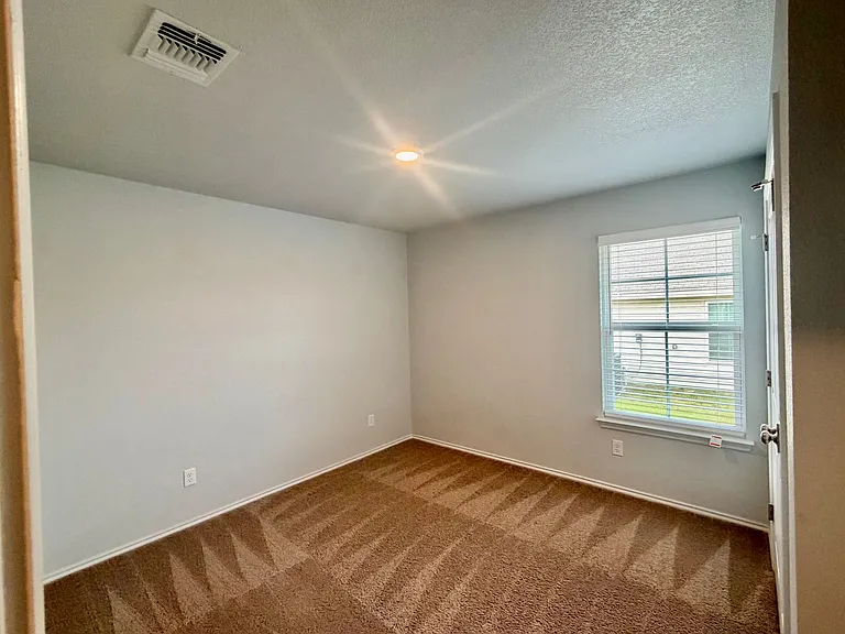 1227 Lexington Dr — Photo 12