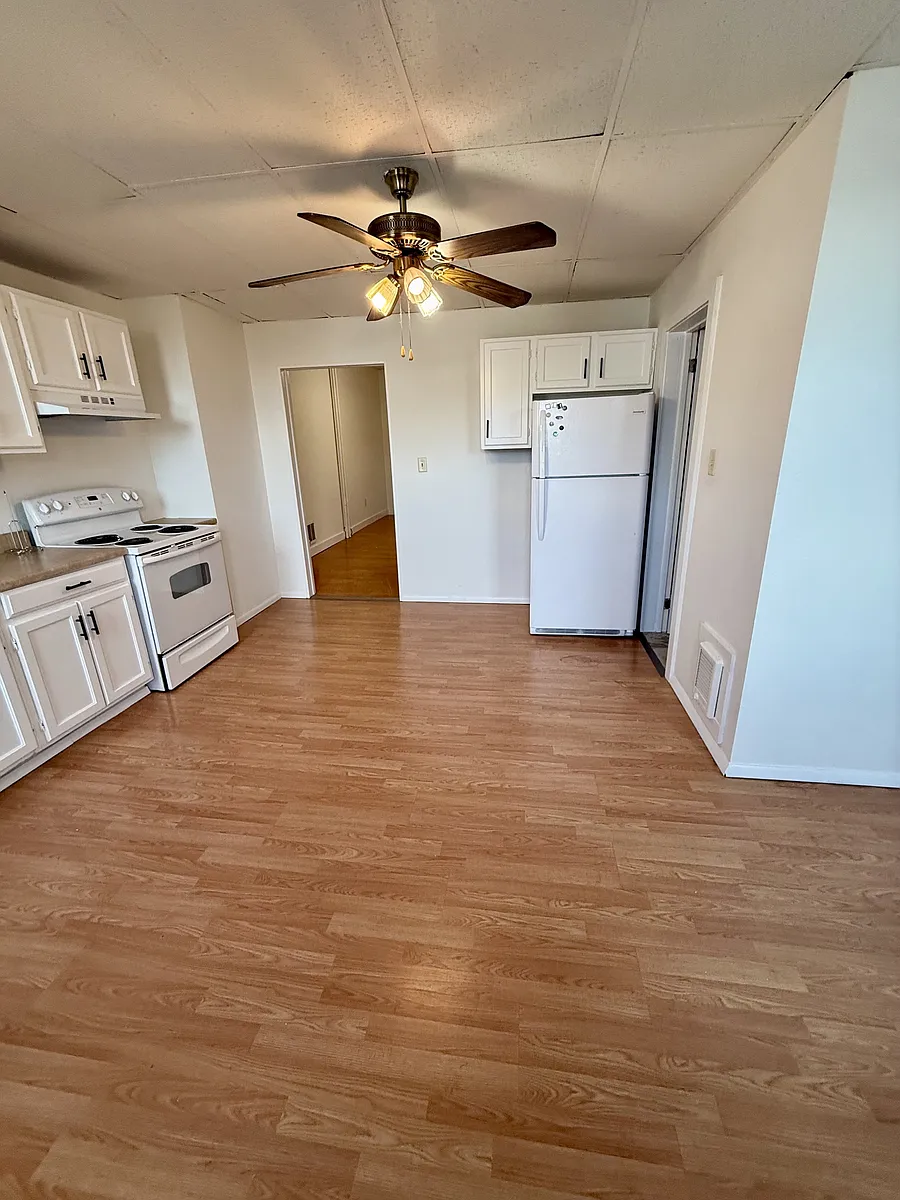 Building Photo - 122 N 4th St #D
