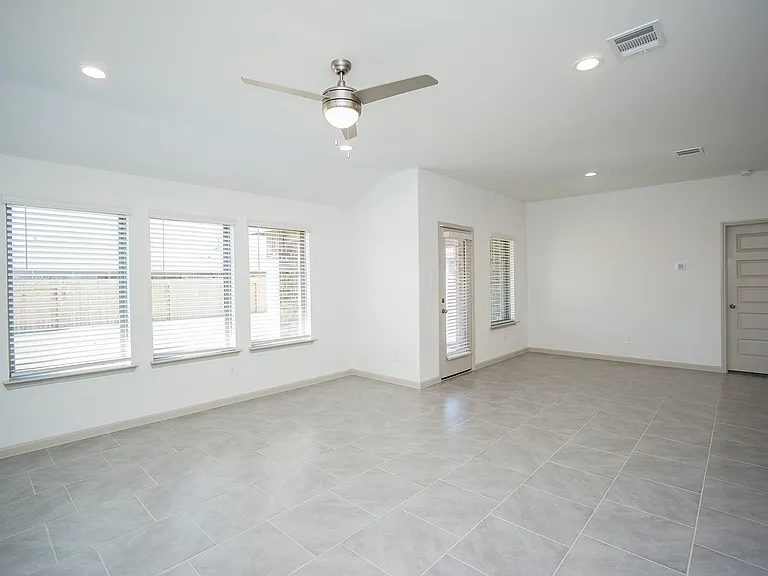 3318 Parker Trace Dr — Photo 7