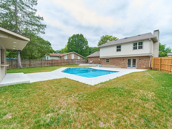 2nd image of 897 Briarwood Dr