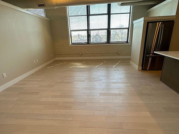 4th image of 12608 Madison Ave #303