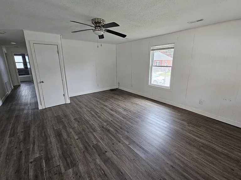200 N Farmington Rd — Photo 2