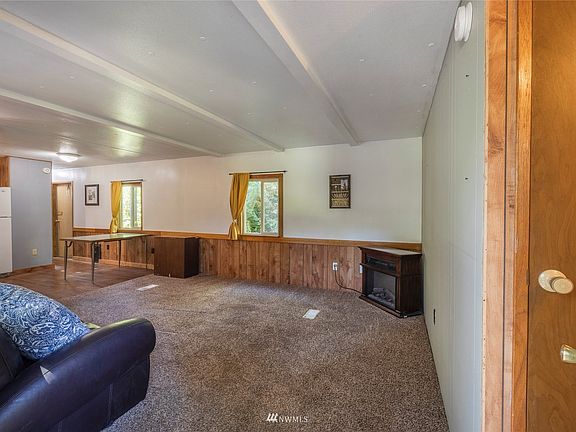 Living room from front door>
