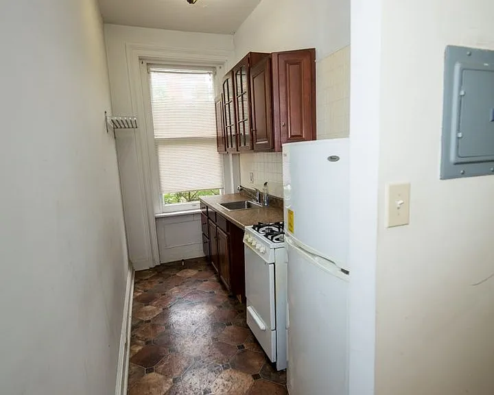 10 E. Read St — Photo 3